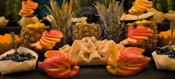 Signes pièce montée de fruits "La Rôtisserie Mobile"